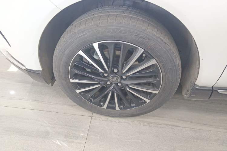 Used Toyota Venza 2023 2.5L Smart Electric Hybrid Dual-Drive Prestige Version
