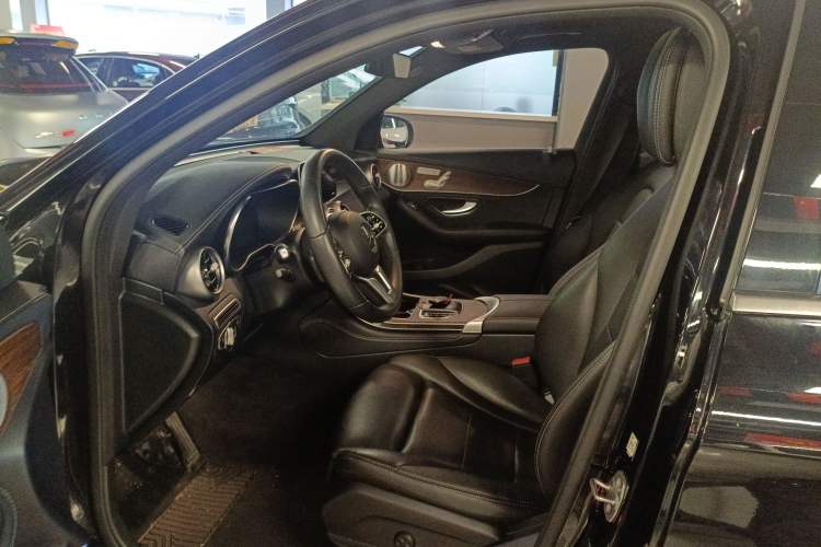 Used Mercedes-Benz GLC 2020 Facelift GLC 300 L 4MATIC Dynamic Edition
