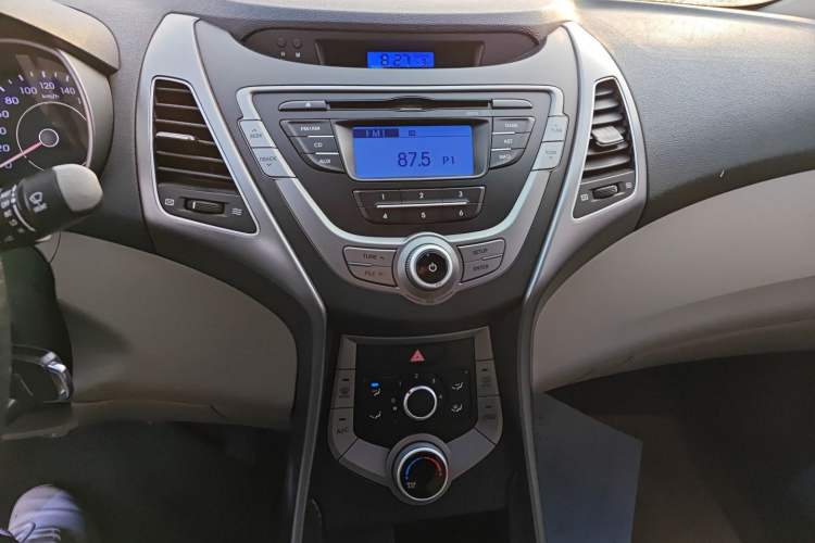 Used Hyundai Elantra 2012 1.6L Manual Fashion Edition