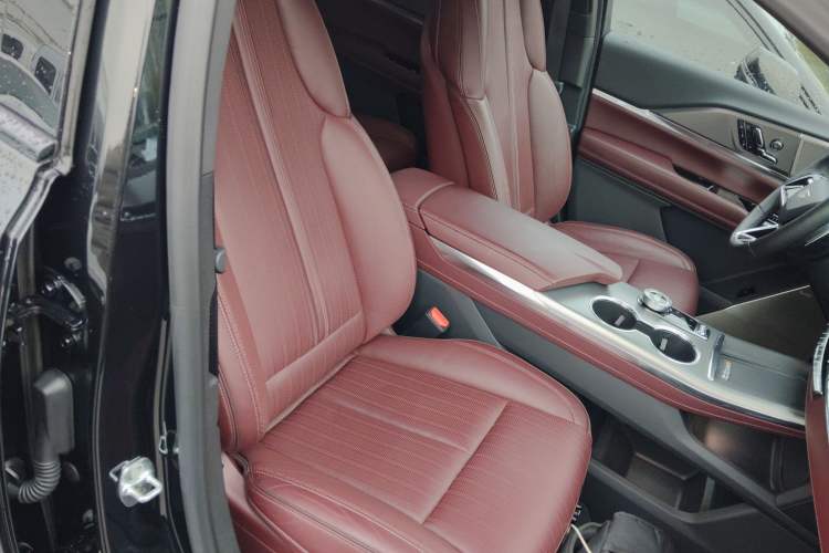 Used Cadillac XT5 2025 2.0T Platinum Edition
