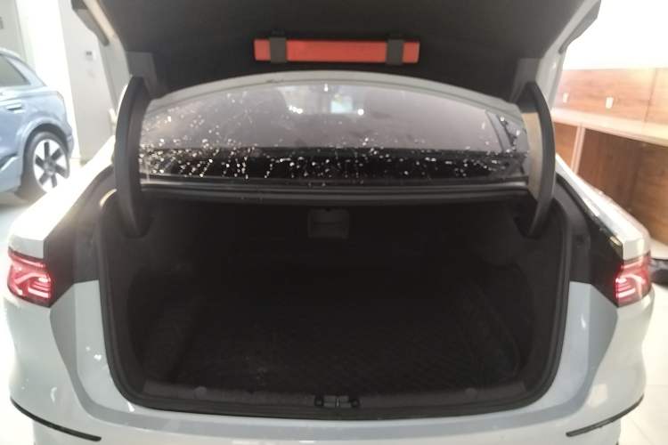 Used BYD Han 2024 EV Glory Edition 605KM Front-Wheel-Drive Premium Model
