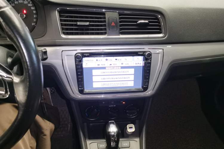 Used Volkswagen Gran Lavida 2015 1.6L Automatic Fashion Edition
