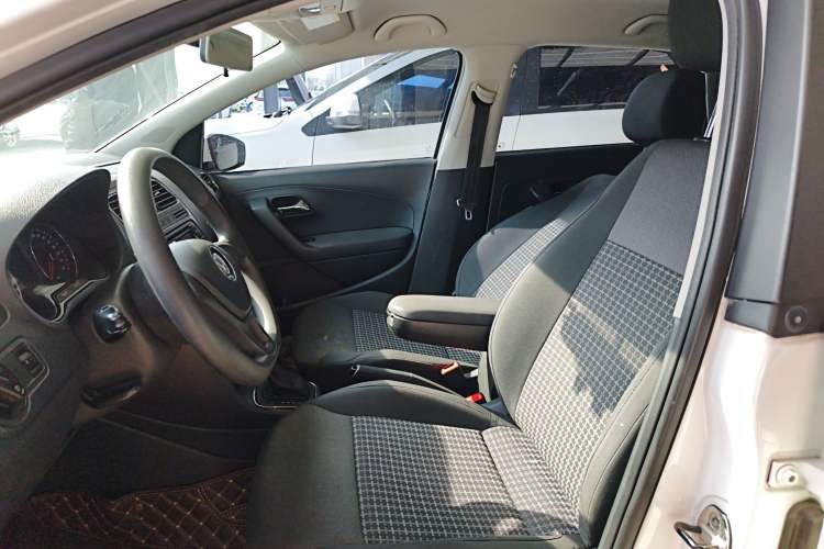 Used Volkswagen Polo 2014 1.4L Automatic Comfort Edition
