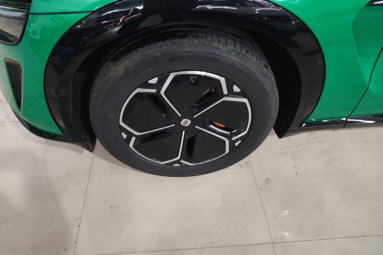 Used  YU7 2025 Ultra-Long Range High-Performance All-Wheel-Drive Max Edition
