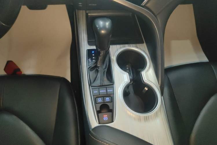 Used Toyota Camry 2019 Revised Version Dual-Engine 2.5 HG Luxury Edition
