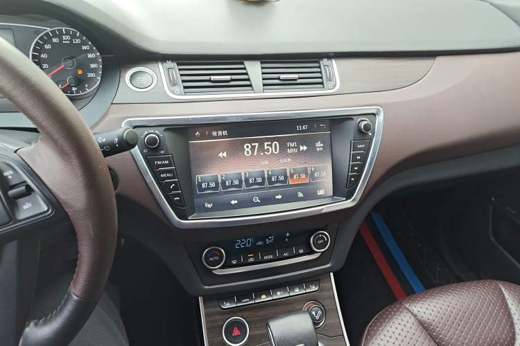 Used Land X7 2015 2.0T Panoramic Prestige Edition
