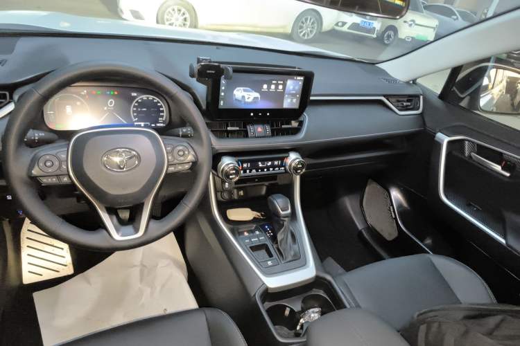 Used Toyota Wildlander 2023 Dual-Motor 2.5L E-CVT Two-Wheel Drive Luxury PLUS Edition