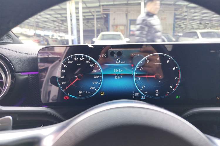 Used Mercedes-Benz A-Class 2022 Second Facelift A 200 L Sport Sedan Fashion Version
