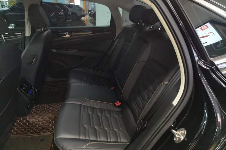 Used Volkswagen Passat 2020 Facelift 330TSI Elite Edition China VI Standard
