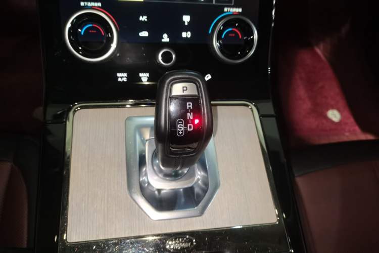 Used Land Rover Range Rover Evoque 2022 Facelifted Aurora L 249 PS R-Dynamic Luxury Edition
