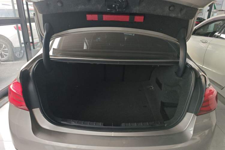 Used BMW 3 Series 2016 320Li Ambition Model
