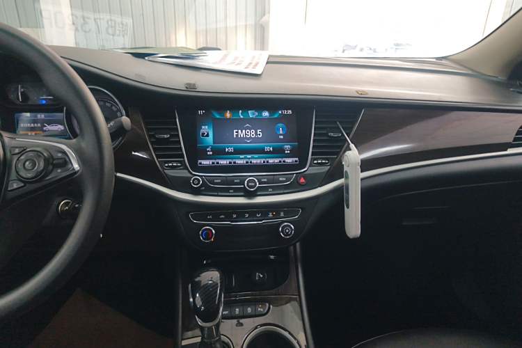 Used Buick Verano 2018 Sedan 20T Dual-Clutch Leading Model
