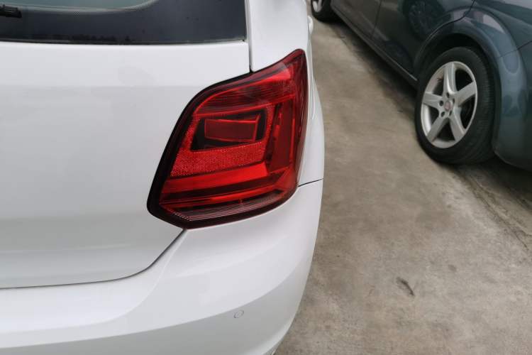 Used Volkswagen Polo 2016 1.6L Automatic Comfort Model
