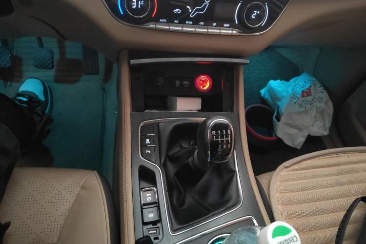 Used Baojun 730 2017 1.5T Manual Prestige Version 7 Seats
