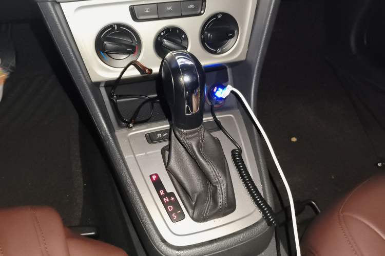 Used Volkswagen Gran Lavida 2013 1.6L Automatic Fashion Model
