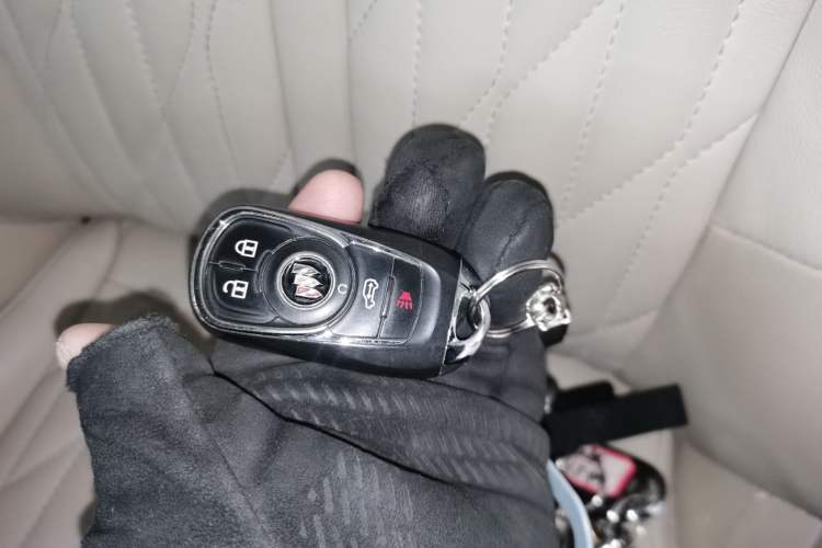 Used Buick GL8 2023 Facelifted Land Cruiser Executive Luxury Version
