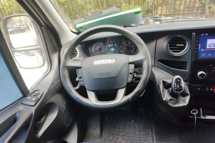 Used Iveco Eurocargo 2021 3.0T Automatic Chao Rui Short Wheelbase Low-Roof Side-Sliding Door F1C