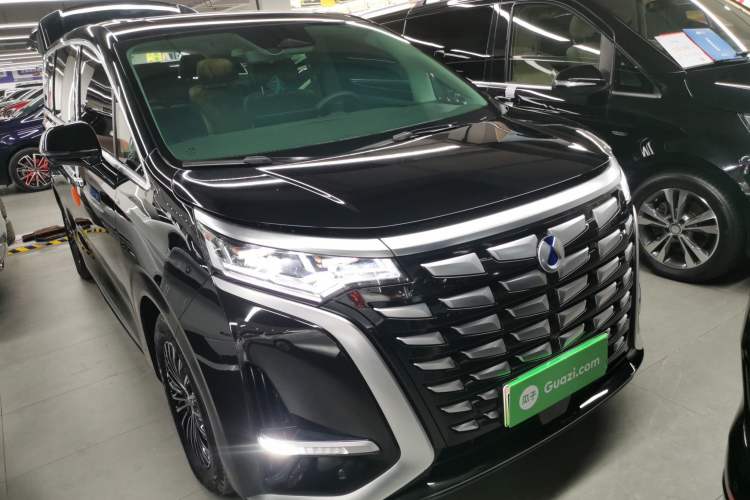 Used Denza D9 2022 DM-i 1040 Prestige Model
