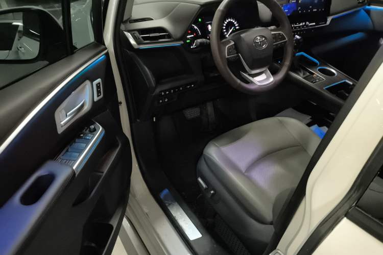 Used Toyota Granvia 2023 2.5L Hybrid Prestige PLUS Edition
