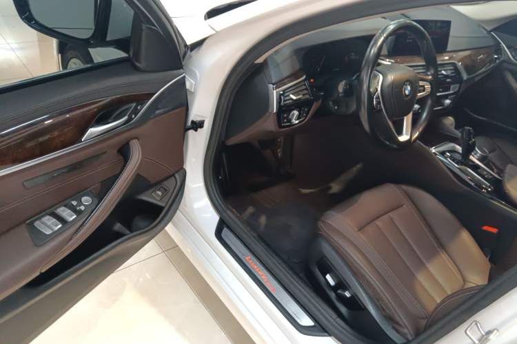 Used BMW 5 Series 2019 525Li Luxury Package
