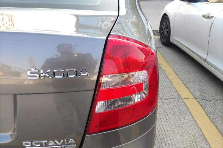 Used Skoda Octavia 2015 Classic Model 1.6L Automatic Elegance Edition
