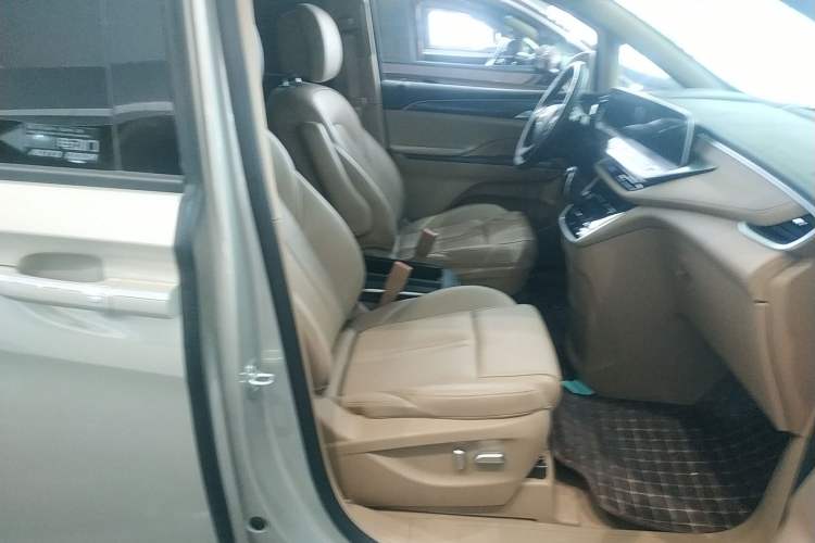 Used Buick GL8 2020 ES Land Cruiser 653T Luxury Model
