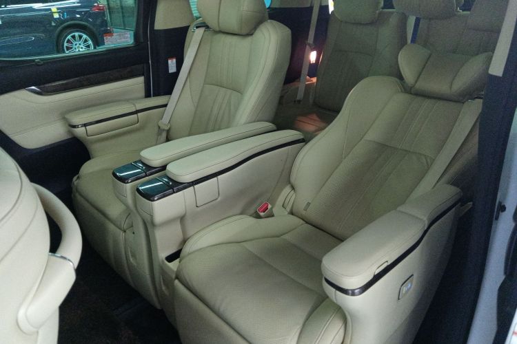 Used Toyota Alphard 2019 Dual-Engine 2.5L Luxury Edition
