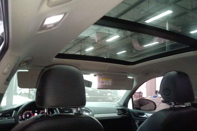 Used Volkswagen Tiguan L 2021 280TSI Automatic Two-Wheel Drive Smart Edition
