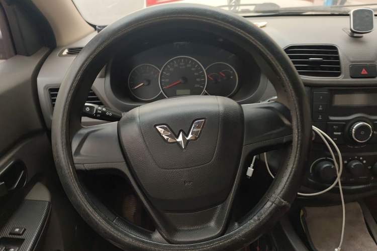 Used Wuling Hongguang 2015 1.5L S Basic Version China V Standard
