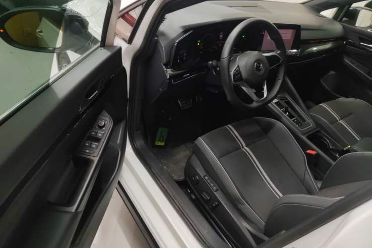 Used Volkswagen Golf 2023 Facelift 280TSI DSG R-Line Lite
