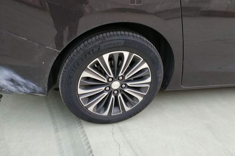 Used Buick GL8 2021 ES Landtrek 653T Luxury Model
