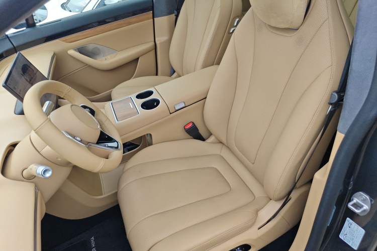 Used Hima Luxeed R7 2024 All-Electric 736 km Ultra
