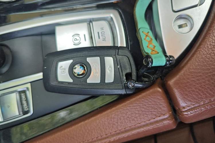 Used BMW 5 Series 2014 520Li Elegant Model
