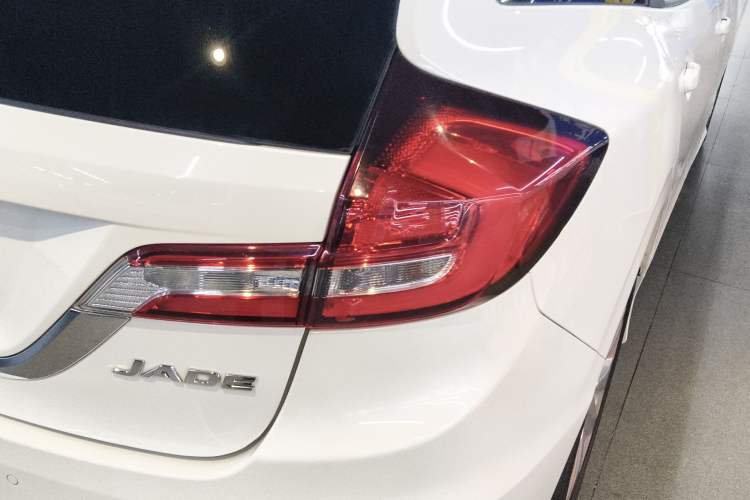 Used Honda Jade 2017 1.8L automatic Comfort version 5 seats
