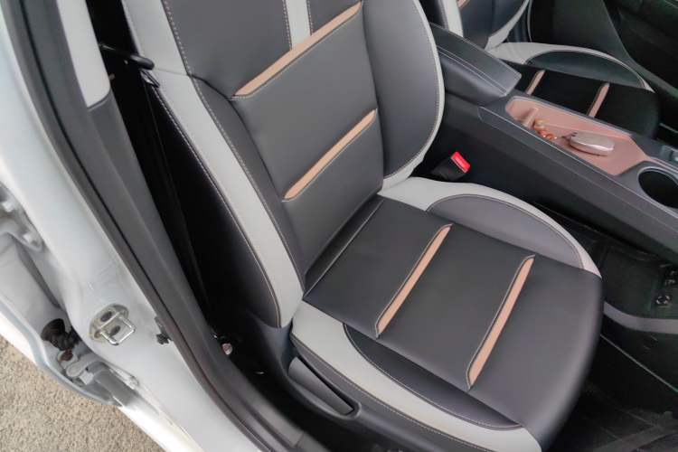 Used SOL E10X 2021 302 km Range Fashion Edition 30.2 kWh
