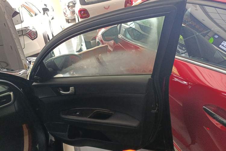 Used Kia K5 2016 2.0L Automatic LUX
