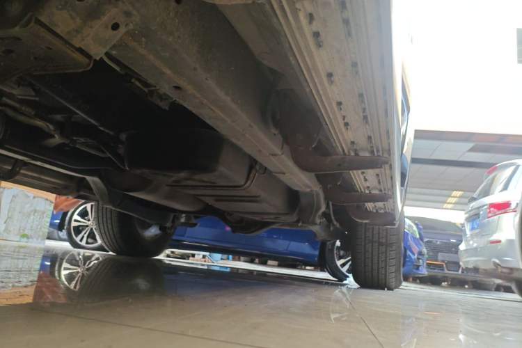 Used JMC Yusheng S350 2016 2.0T Automatic Two-Wheel Drive Gasoline Ultra-Luxury 7-Seater