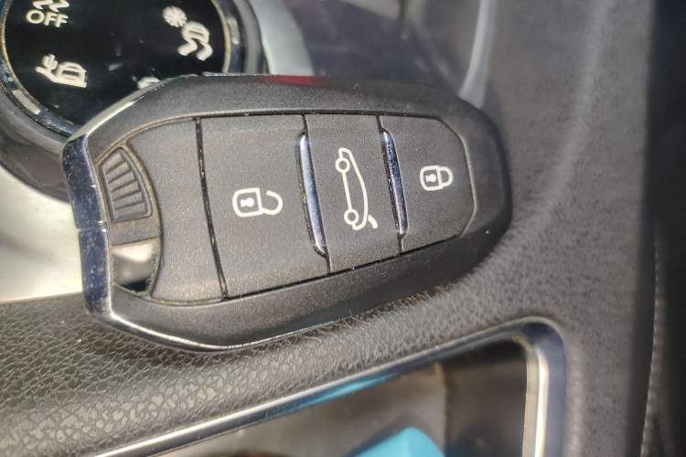 Used  6 2014 1.6T Luxury Edition THP200
