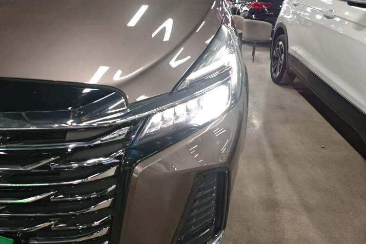 Used Buick GL8 2023 Land Executive Class Comfort Model
