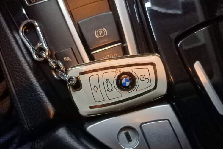 Used BMW 5 Series 2014 520i Elegant Edition
