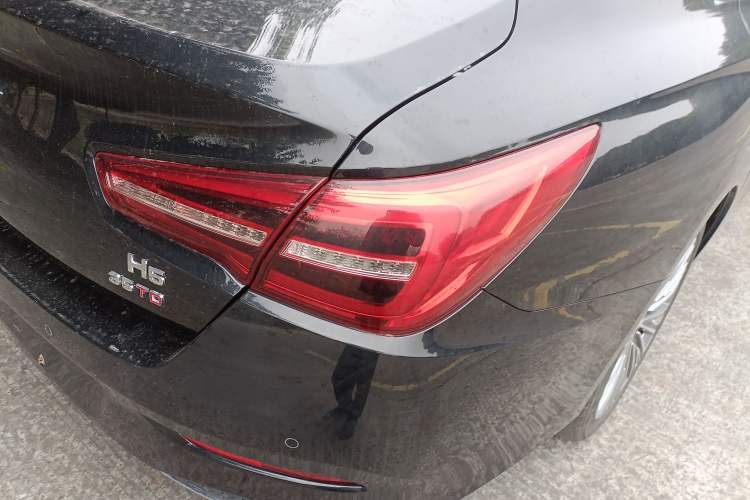 Used Hongqi H5 2022 Classic Model Facelift 1.8T Automatic Smart Connect Flagship Edition
