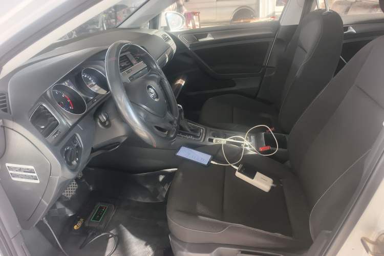 Used Volkswagen Golf 2016 1.6L Automatic Fashion Model
