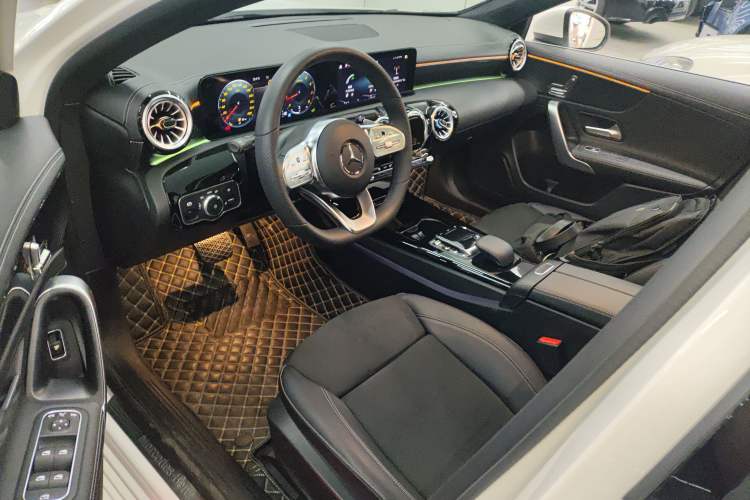 Used Mercedes-Benz A-Class 2022 Second Facelift A 200 L Sport Sedan Fashion Version
