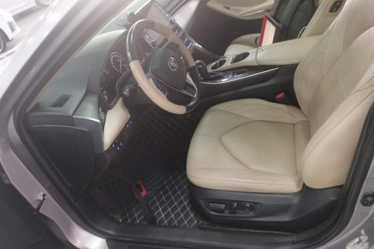 Used Toyota Avalon 2019 2.5L Touring Premium Version China VI Standard
