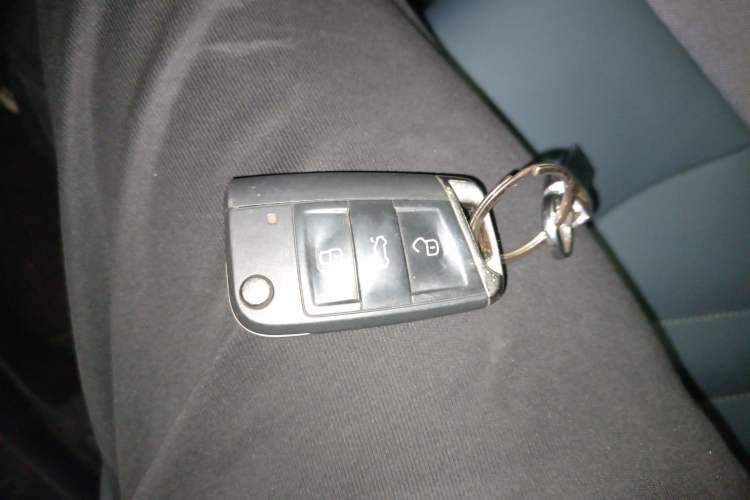 Used Volkswagen Tharu 2023 300TSI Two-Wheel-Drive Full Moon Edition