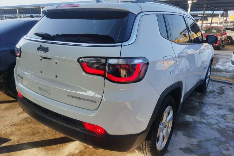 Used  Compass 2020 220T Automatic Leading Edition
