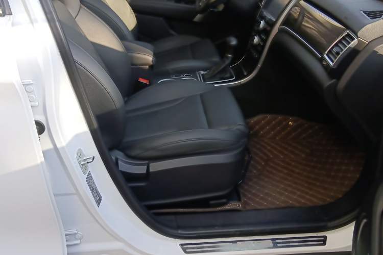 Used Haval H2 2016 Red-Label 1.5T Automatic Two-Wheel Drive Luxury Model
