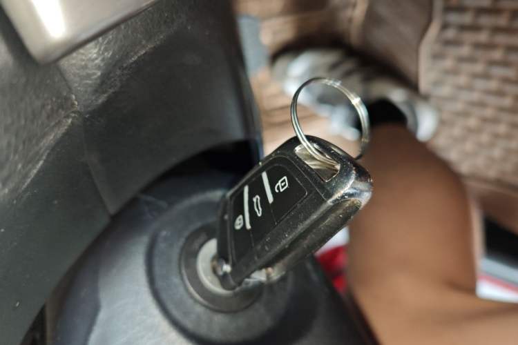 Used Toyota YARiS L 2019 1.5E CVT Dynamic Edition China VI compliant
