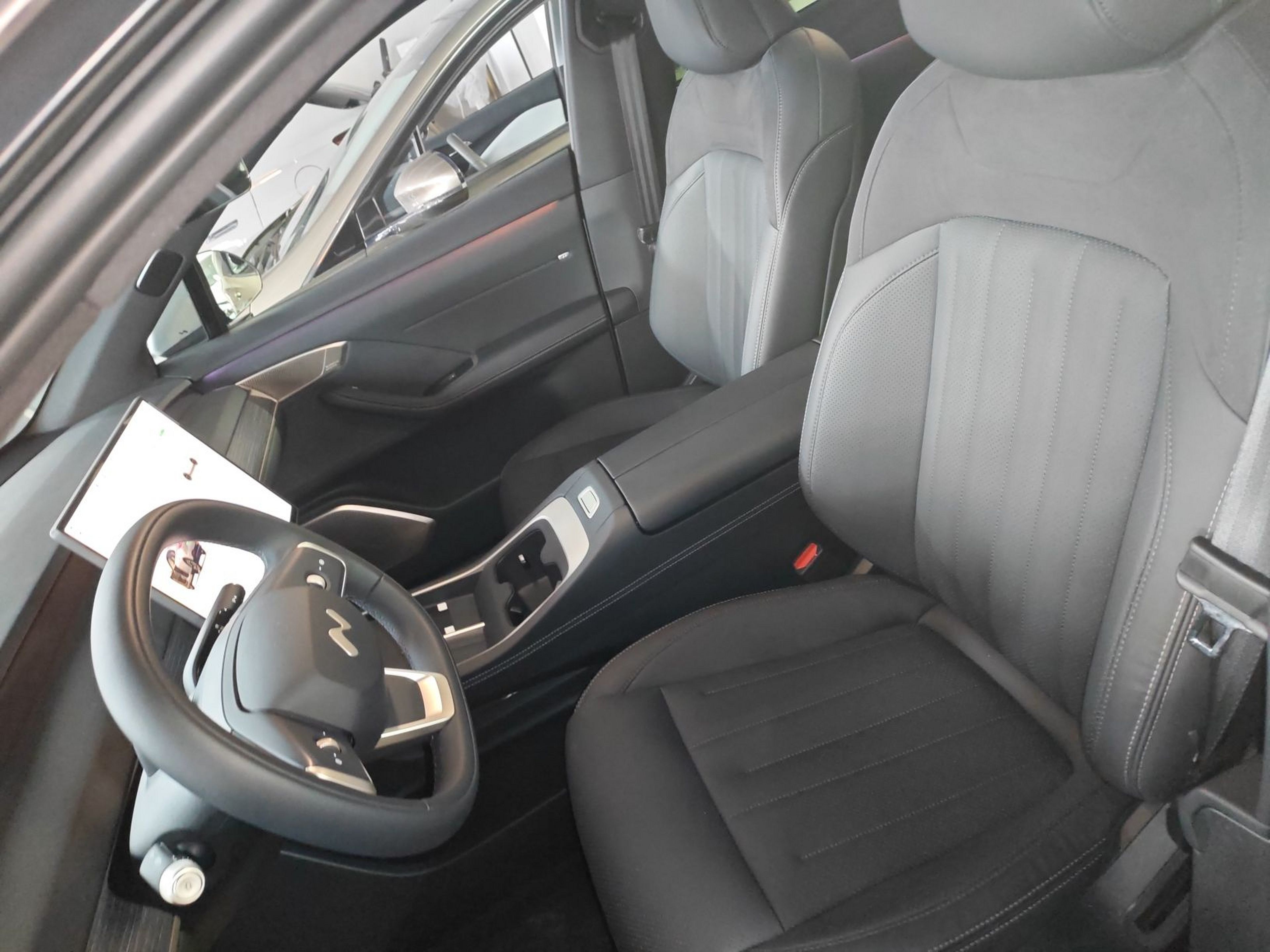 Переднее сиденье в автомобиле