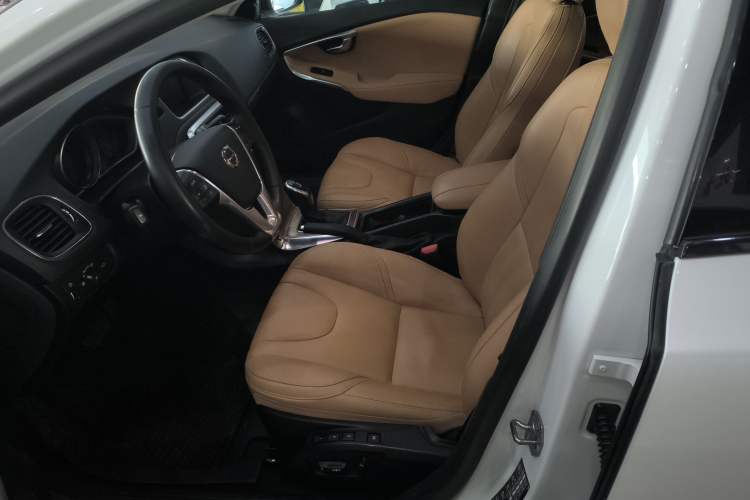 Used Volvo V40 2017 Cross Country T3 Zhiya Edition